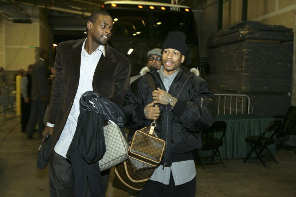 借防守人后 借防守人后